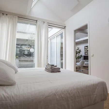 Apartment Helmers | Artfulstay *