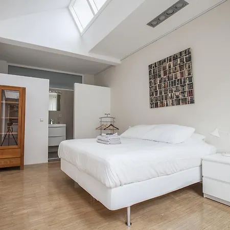 Helmers | Artfulstay Daire *